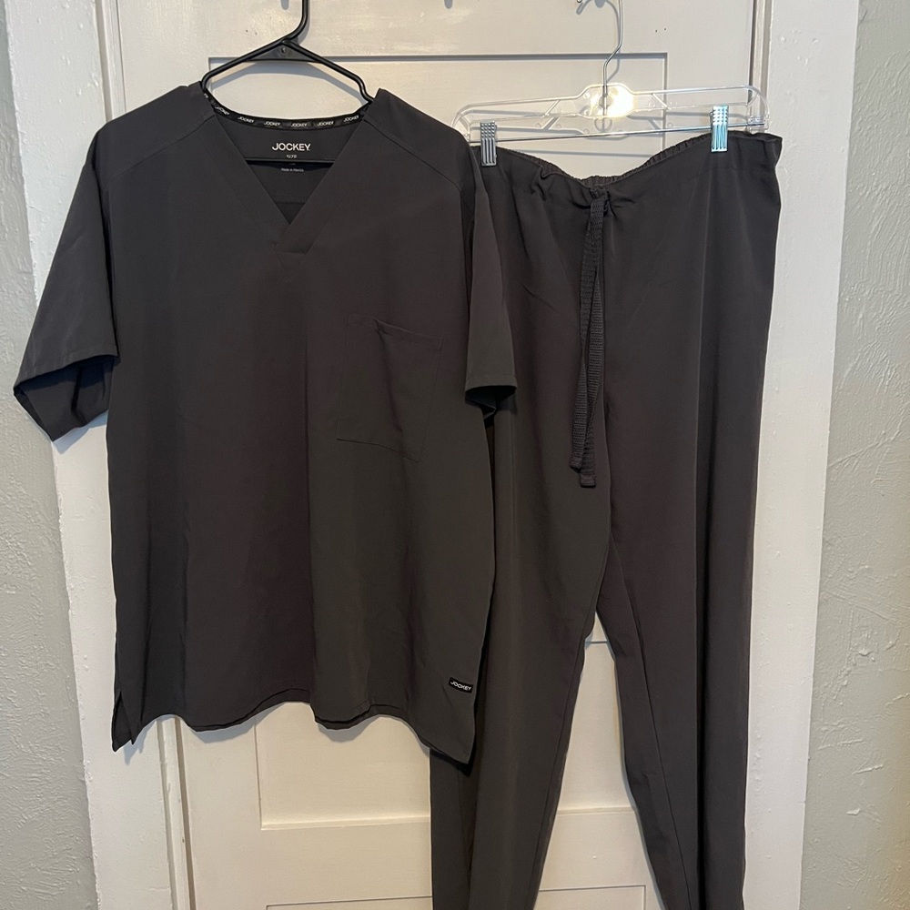 Men’s Jockey Charcoal Gray Scrub Set
Worn once.